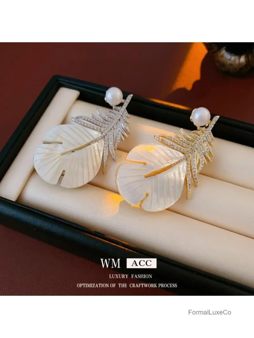 Gold Plated Feather Rhinestone Brooch Pin Elegant Clothing Accessory for Men